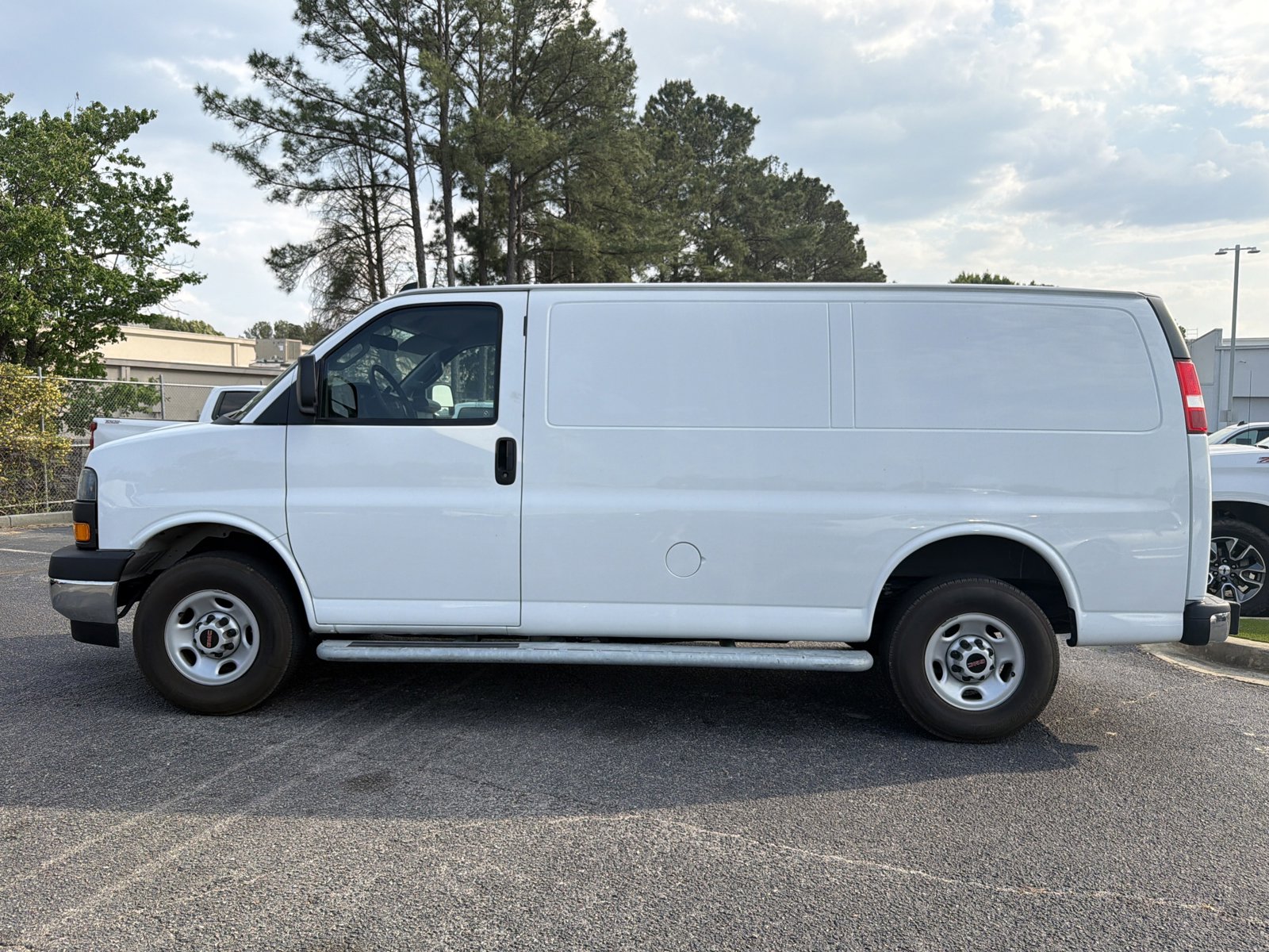 Used 2024 GMC Savana 2500 w/ Driver Convenience Package RWD image 9