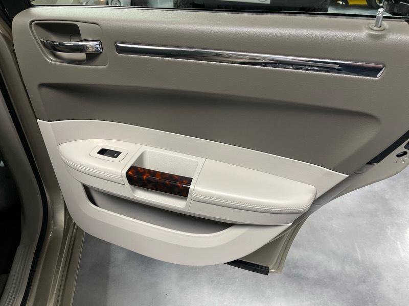 Used 2008 Chrysler 300 C w/ Sound Group II image 41