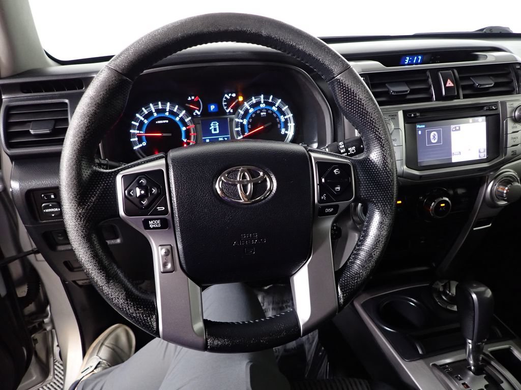 Used 2014 Toyota 4Runner SR5 AWD/4WD image 25
