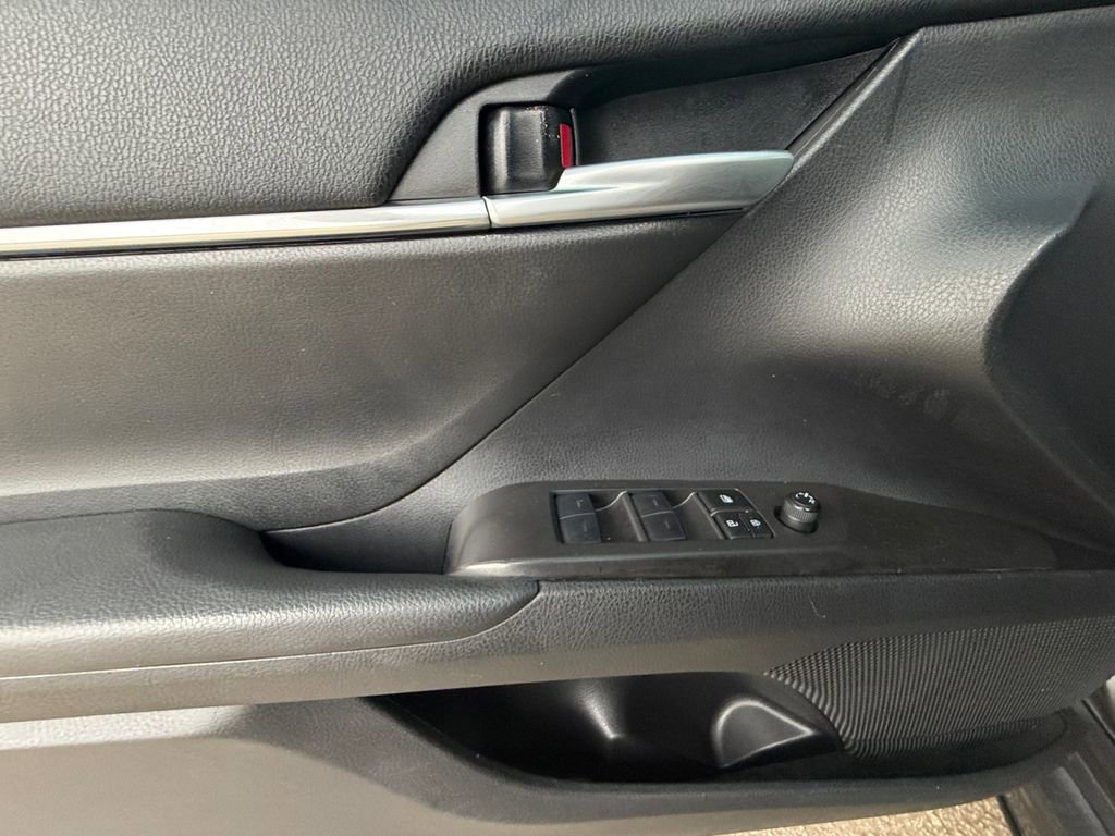 Used 2024 Toyota Camry SE FWD image 11