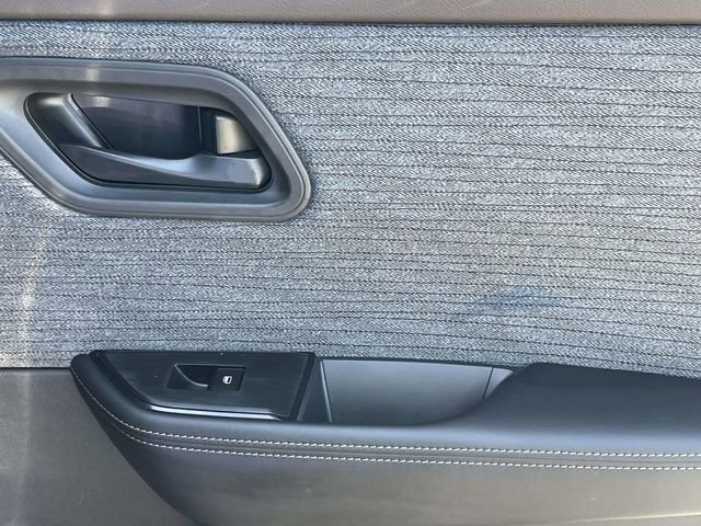 Used 2021 Nissan Rogue S FWD image 16