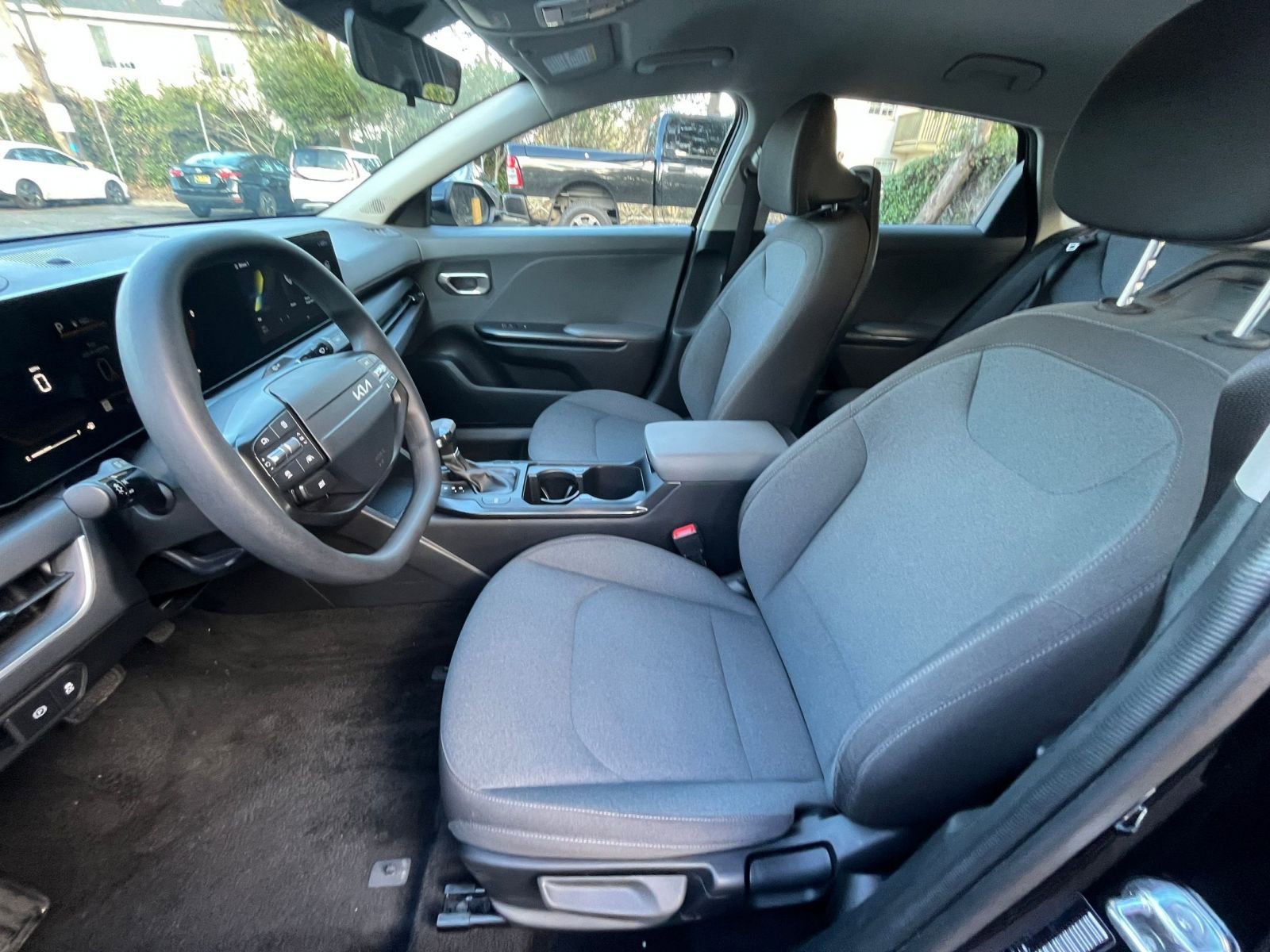 Used 2025 Kia K4 LXS image 25