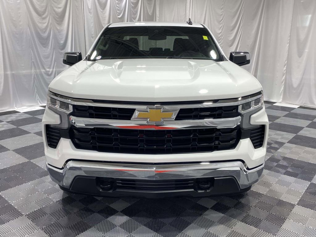 Used 2024 Chevrolet Silverado 1500 LT AWD/4WD image 6