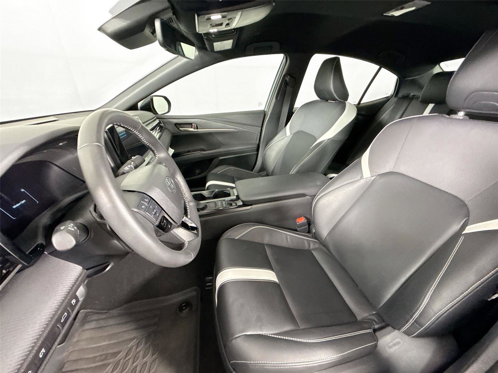 Certified 2025 Toyota Camry SE w/ Convenience Package image 3