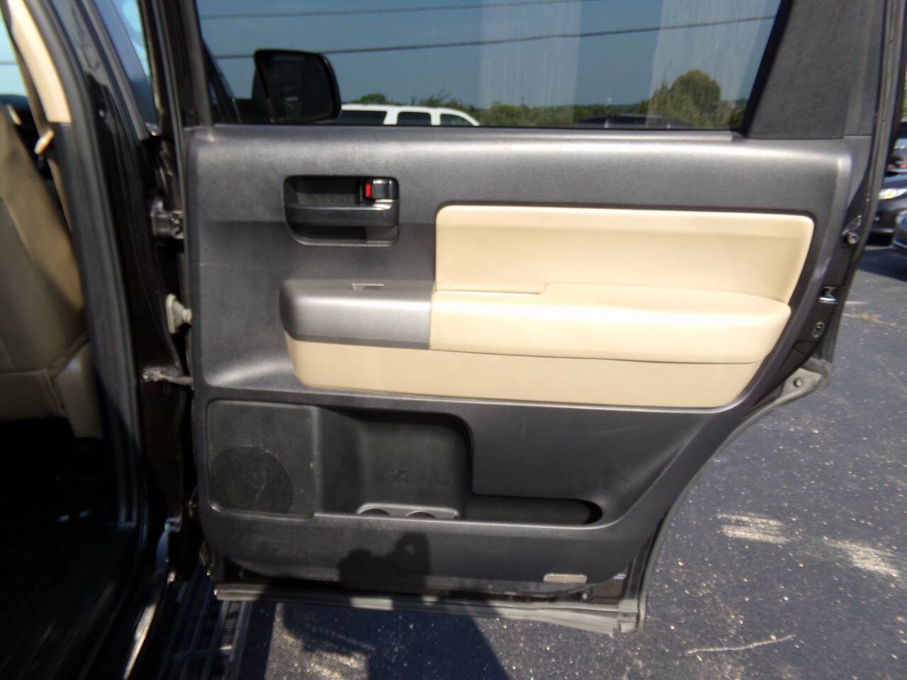 Used 2015 Toyota Sequoia SR5 w/ Premium Package AWD/4WD image 21
