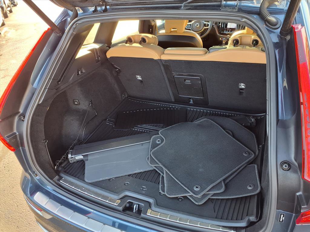 Used 2021 Volvo XC60 T5 Inscription w/ Advanced Package image 30