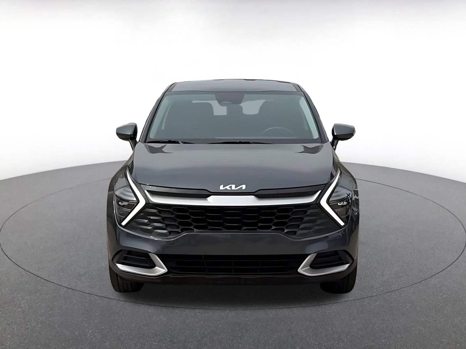 Used 2025 Kia Sportage LX image 4