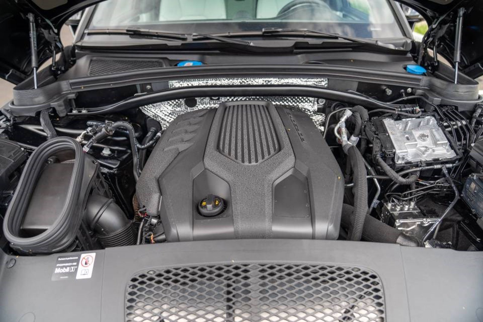 New 2026 Porsche Macan AWD/4WD image 28