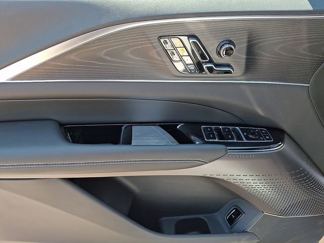 New 2026 Cadillac Lyriq Luxury AWD/4WD image 8