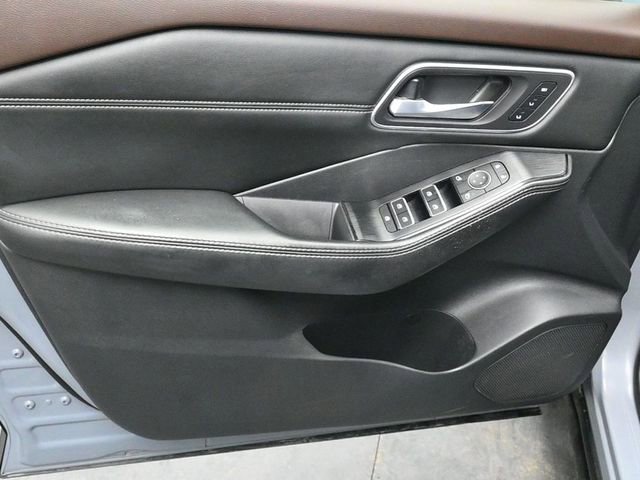 Used 2021 Nissan Rogue SL AWD/4WD image 14