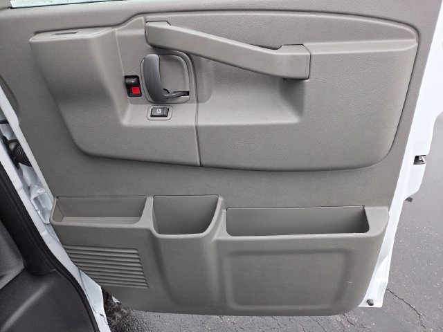 New 2026 GMC Savana 3500 w/ Driver Convenience Package RWD image 18