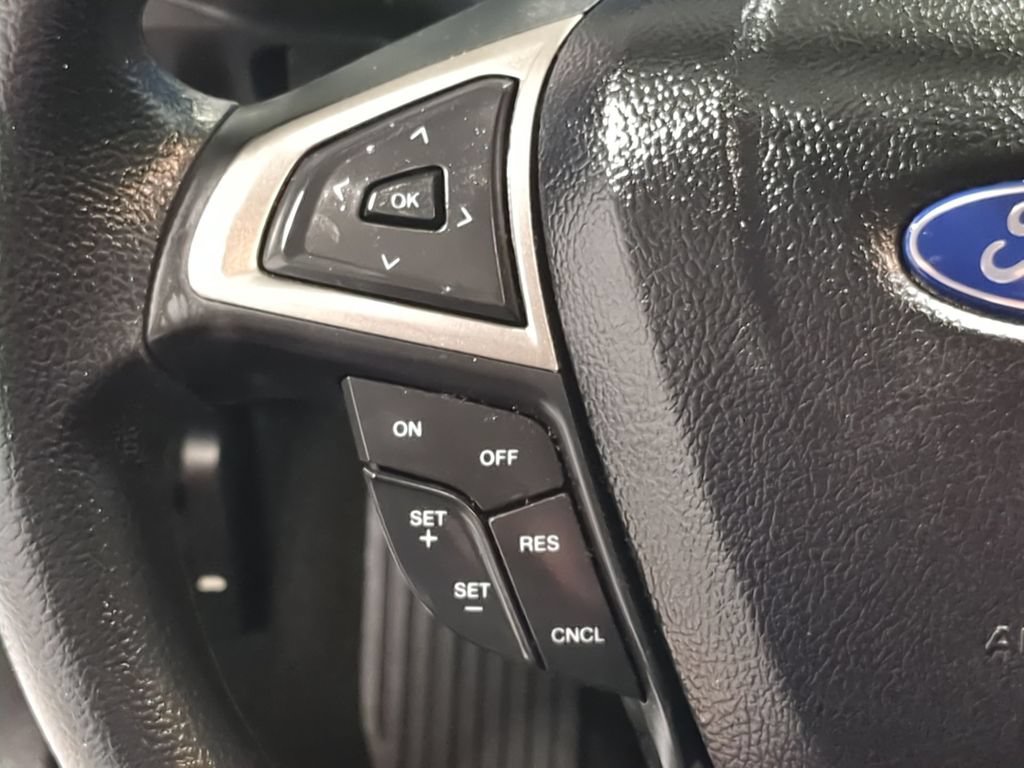 Used 2020 Ford Fusion SE FWD image 28