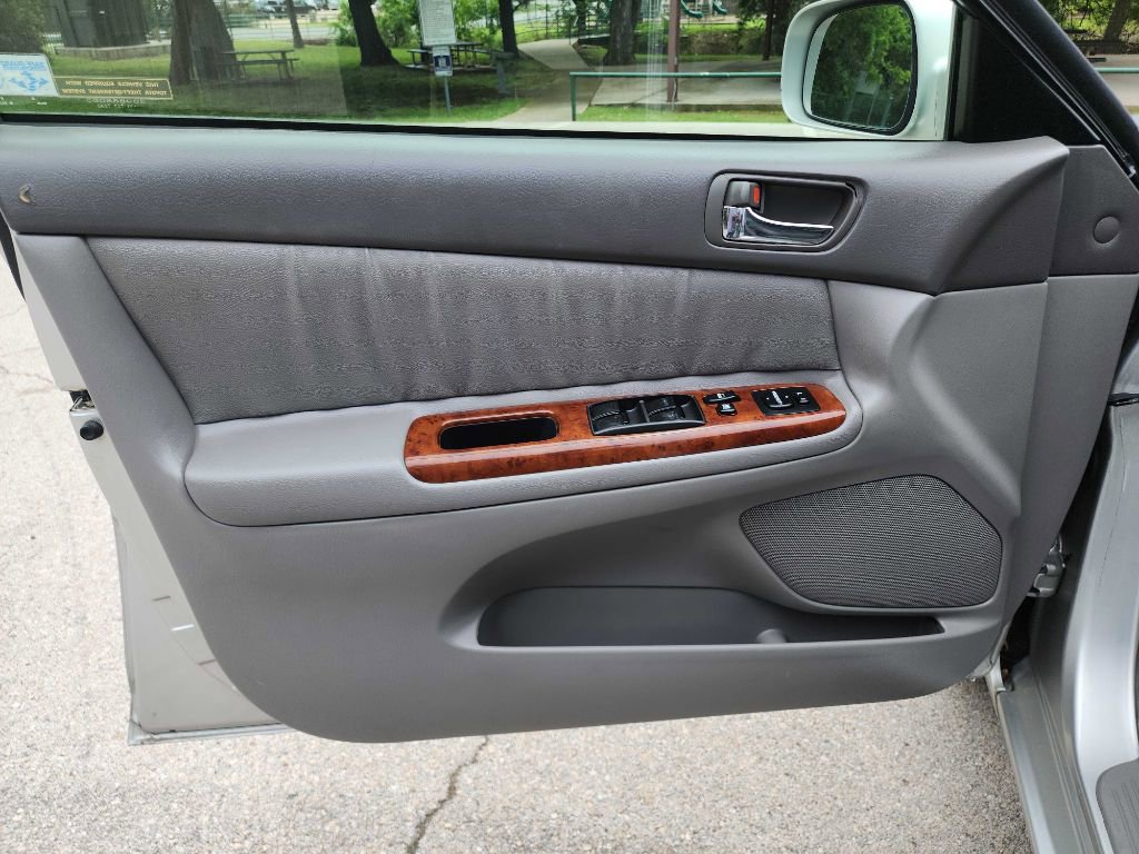 Used 2002 Toyota Camry LE FWD image 11