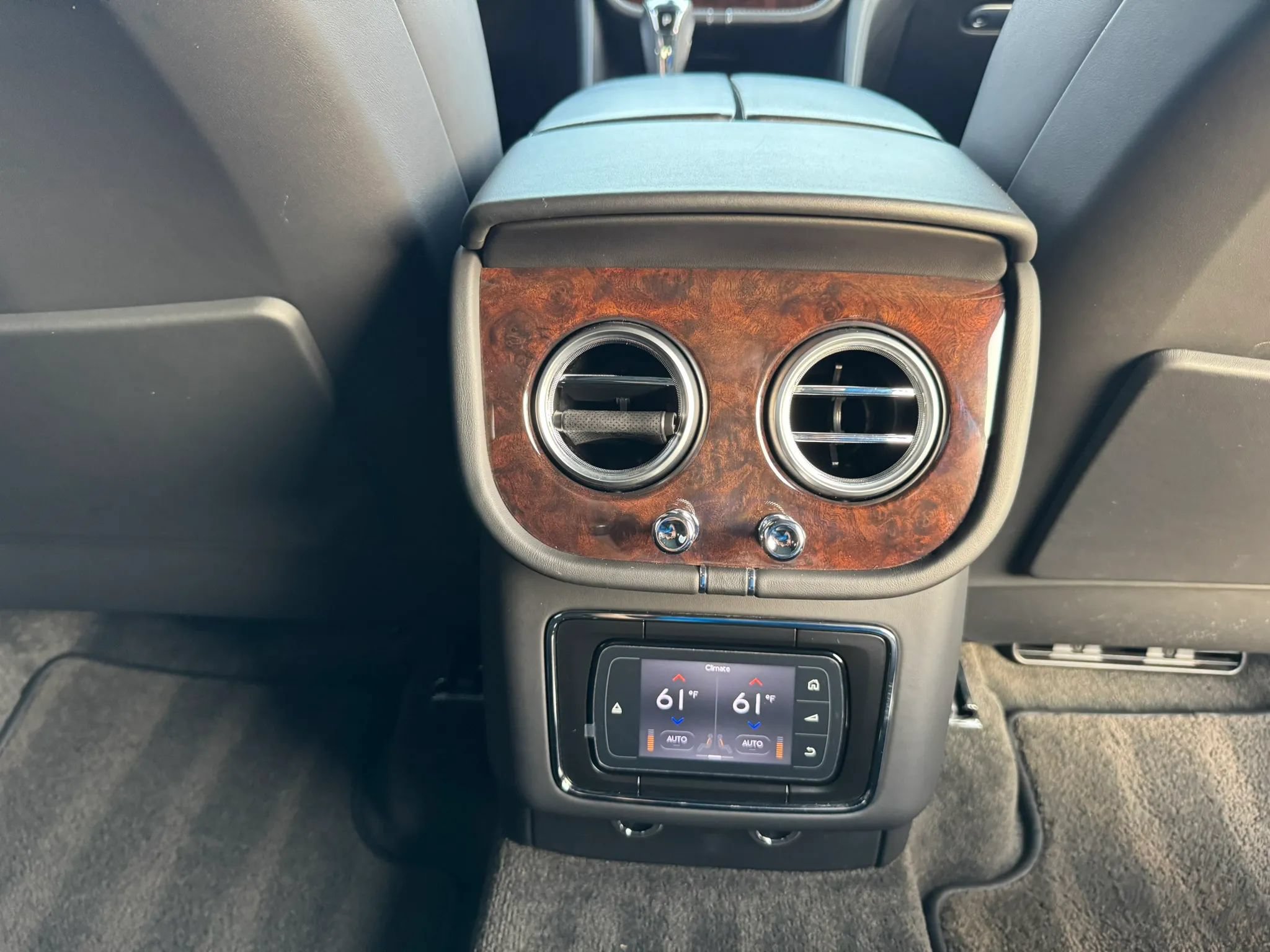 Used 2018 Bentley Bentayga AWD/4WD image 27