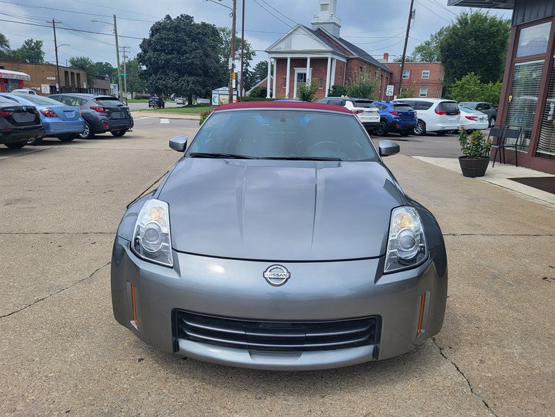 Used 2006 Nissan 350Z Touring RWD image 2
