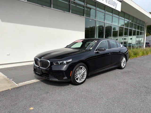 Certified 2024 BMW 530i xDrive w/ Premium Package AWD/4WD image 3