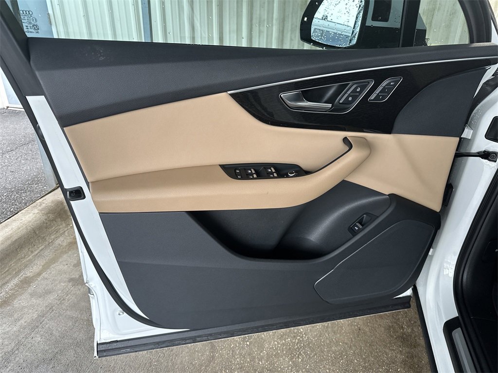 Used 2023 Audi Q7 2.0T Premium w/ Convenience Package image 10