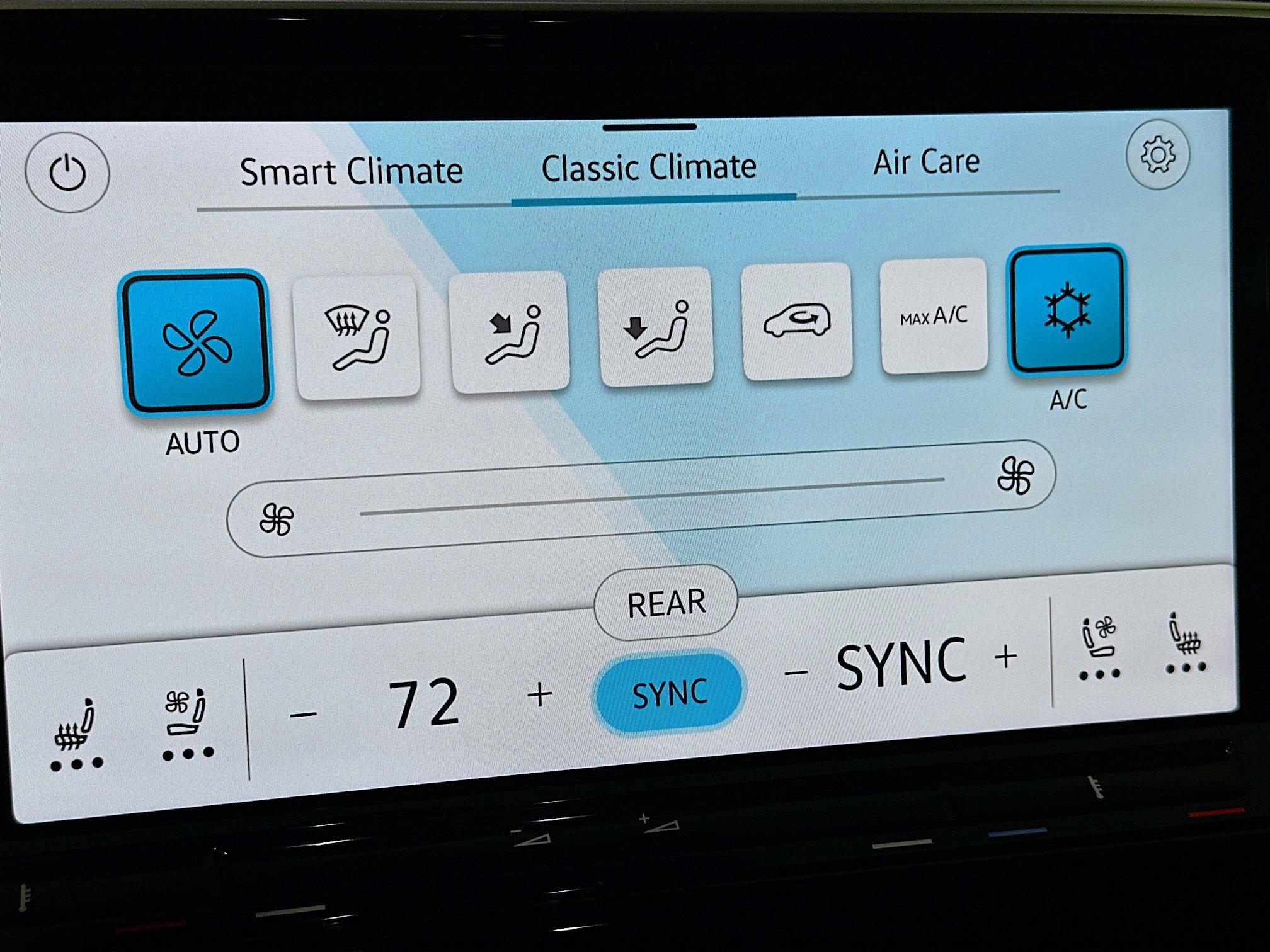 Used 2025 Volkswagen Atlas SE image 23