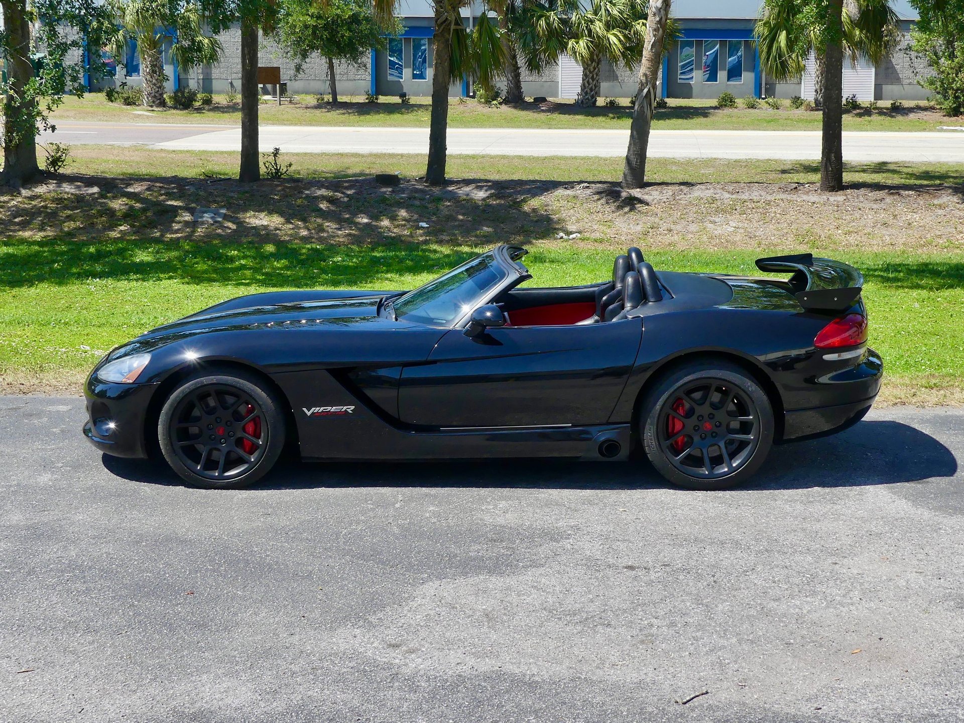Used 2004 Dodge Viper SRT-10 image 11