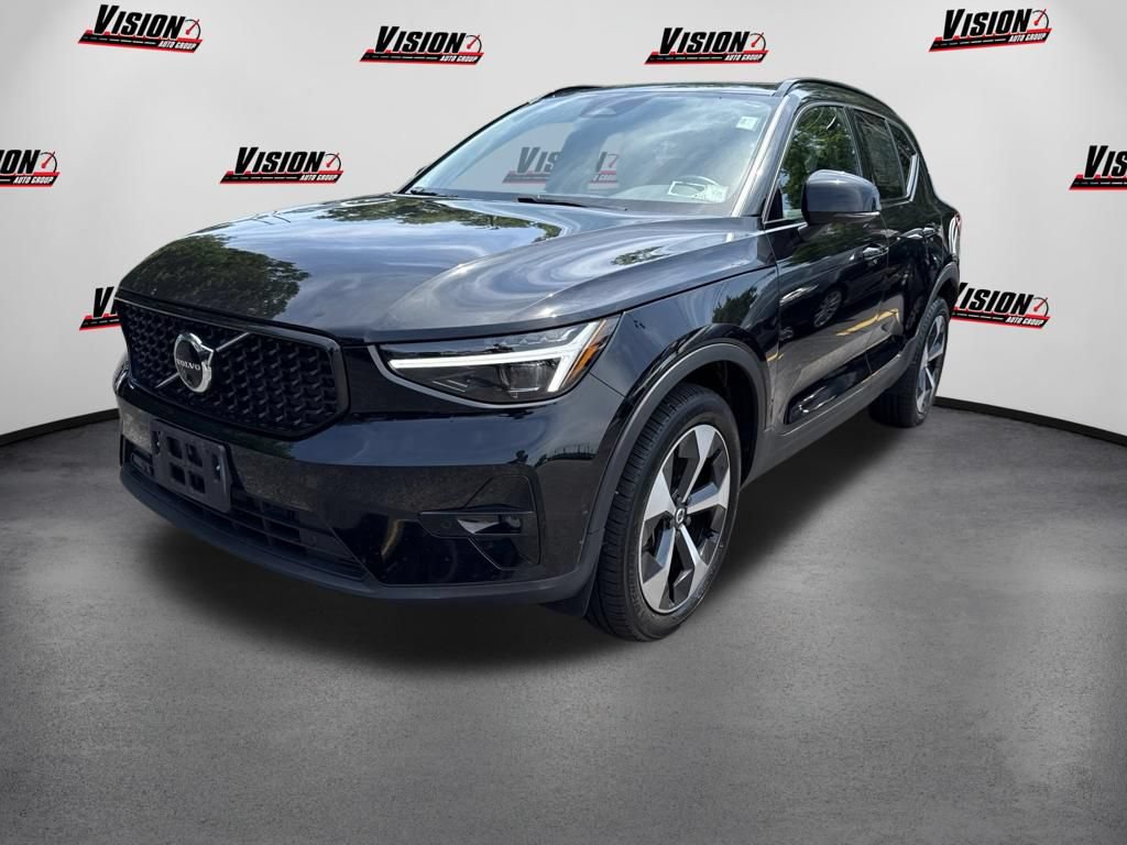 Used 2025 Volvo XC40 B5 Plus w/ Protection Package Premier AWD/4WD image 1
