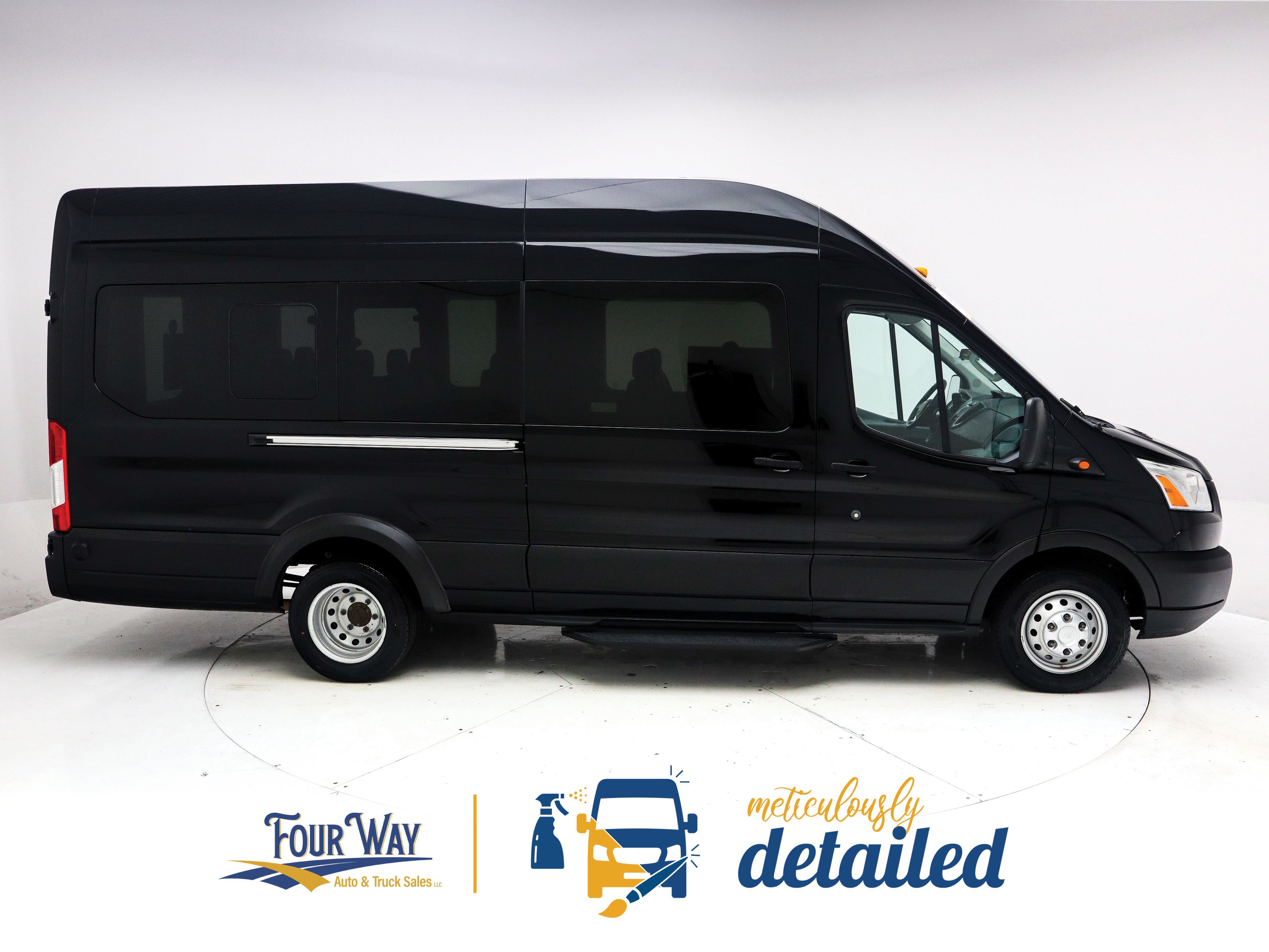 Used 2019 Ford Transit 350 XLT RWD image 2