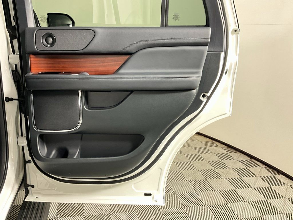 Used 2024 Lincoln Navigator Premiere image 24