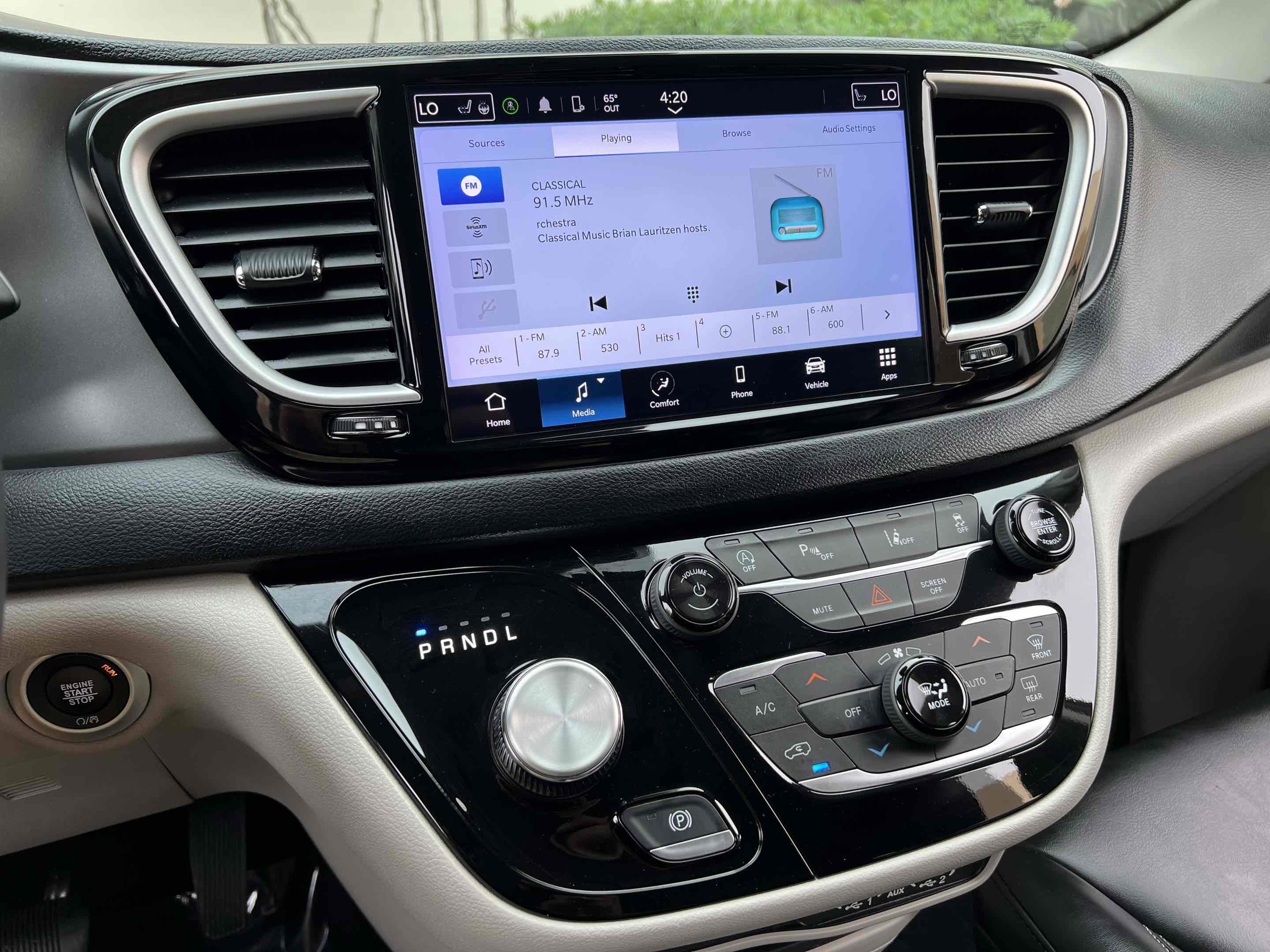 Used 2023 Chrysler Pacifica Touring-L image 7