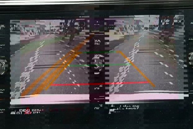 Used 2019 Volkswagen Tiguan SE w/ Panoramic Sunroof Package image 11