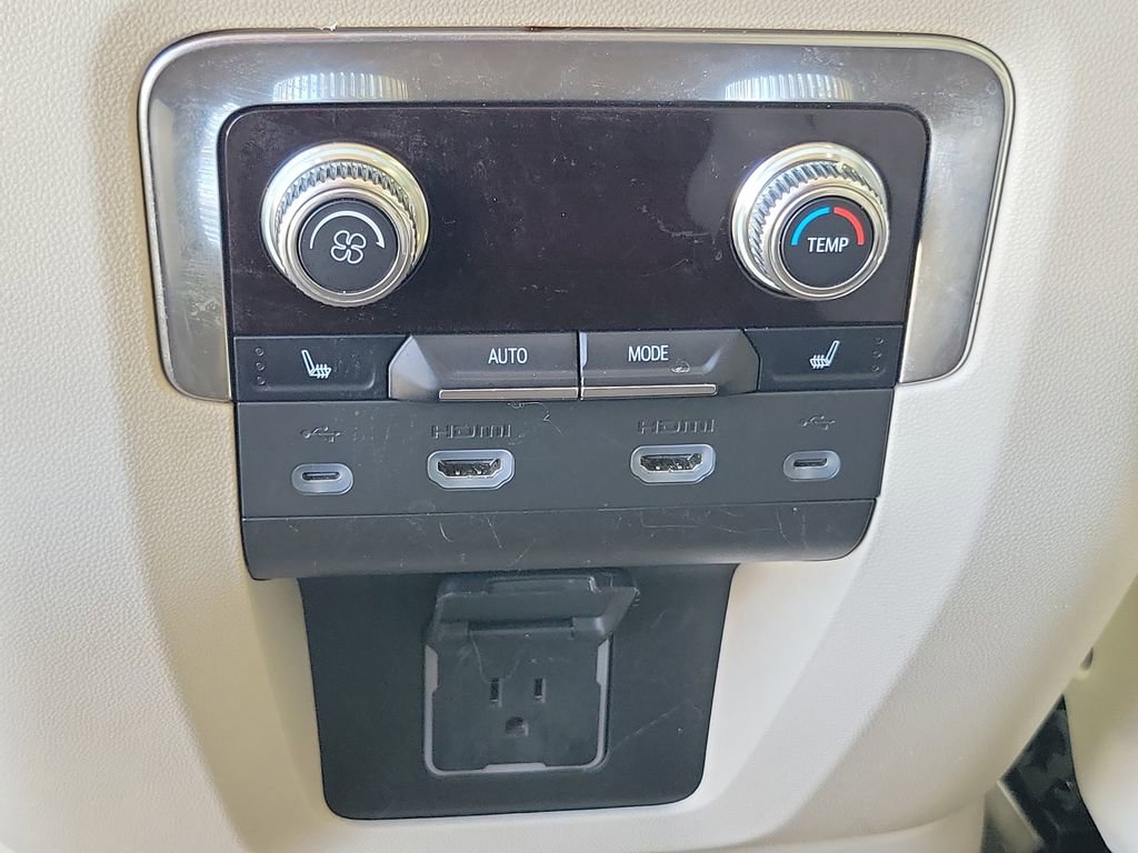 Used 2021 GMC Yukon XL Denali w/ Denali Premium Package image 23