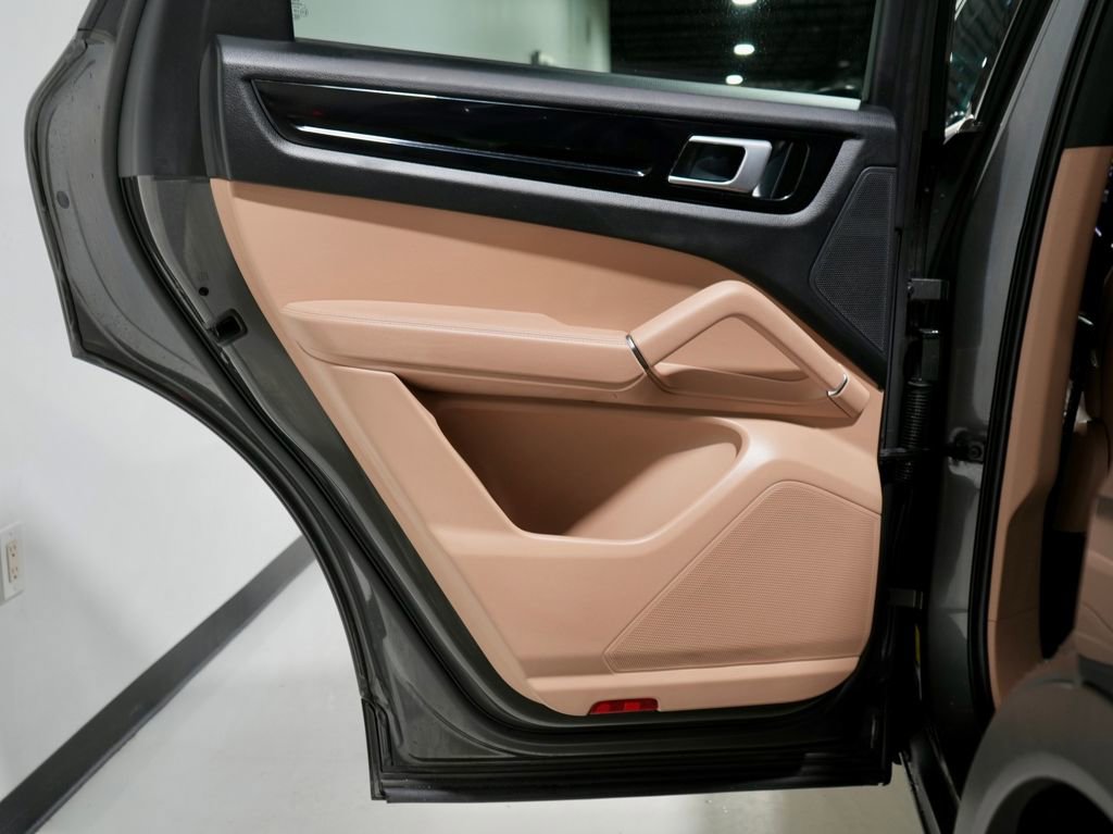 Used 2021 Porsche Cayenne image 27
