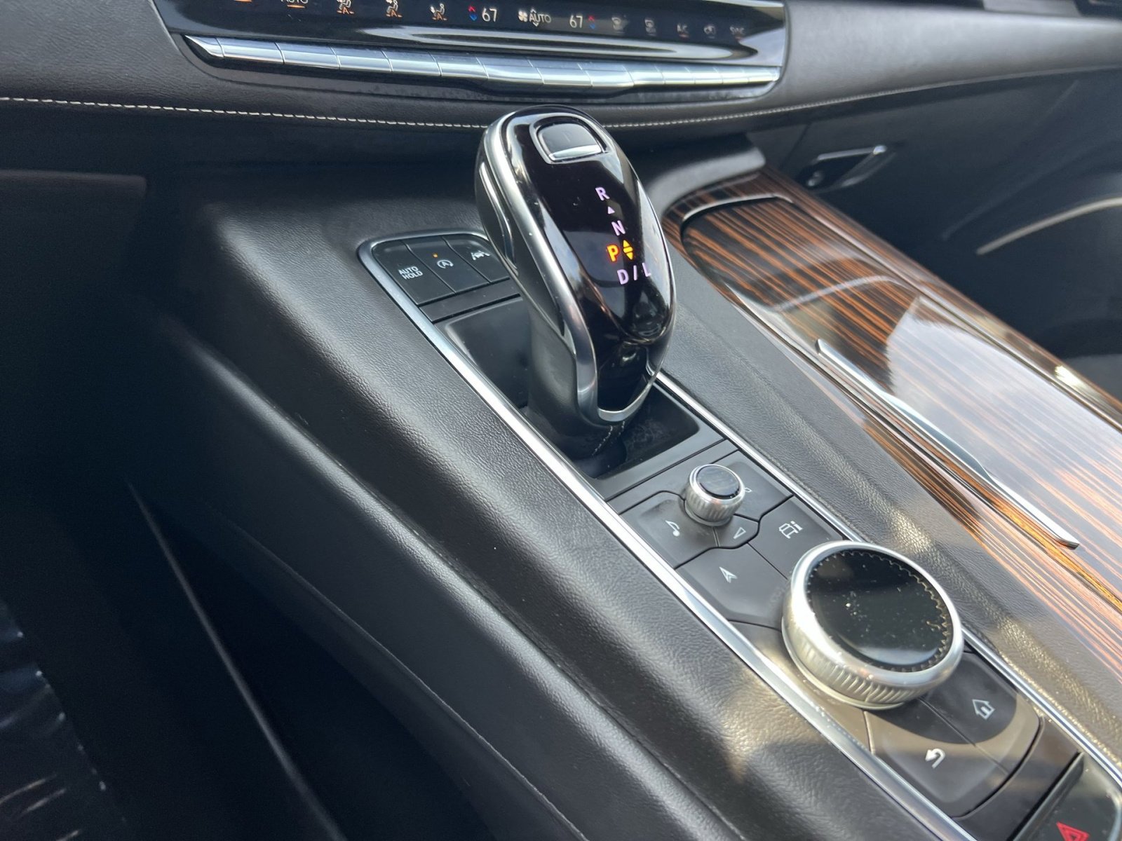 Used 2024 Cadillac Escalade Premium Luxury image 22