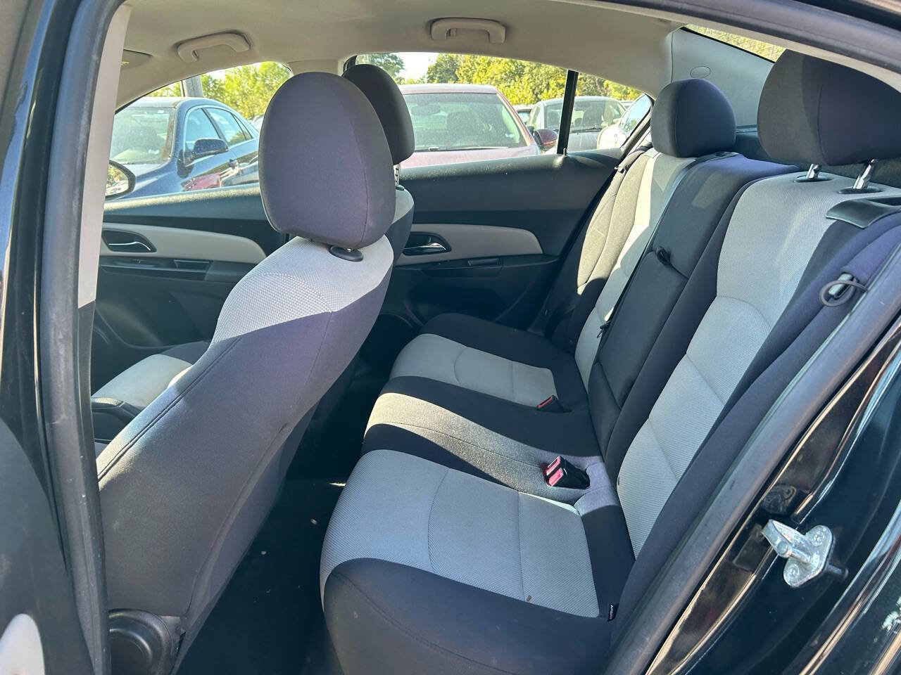 Used 2013 Chevrolet Cruze LS image 9