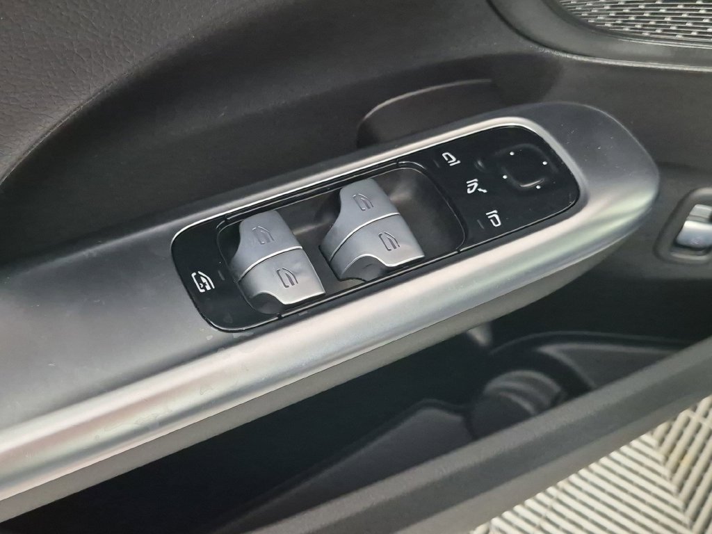Used 2024 Mercedes-Benz C 300 Sedan image 14