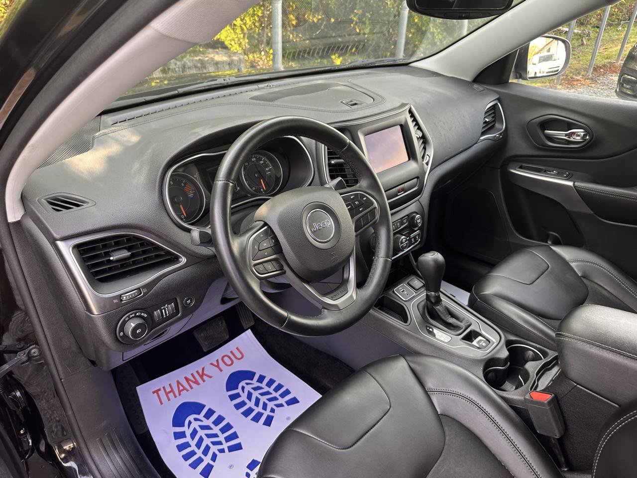Used 2019 Jeep Cherokee Latitude Plus w/ Comfort/Convenience Group FWD image 28
