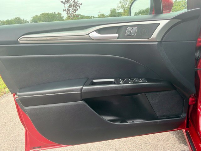 Used 2020 Ford Fusion SEL FWD image 20