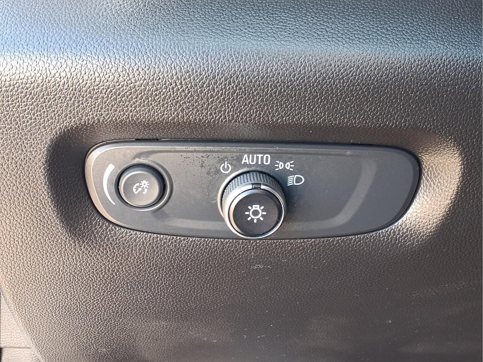 Used 2021 Chevrolet Traverse LS AWD/4WD image 18