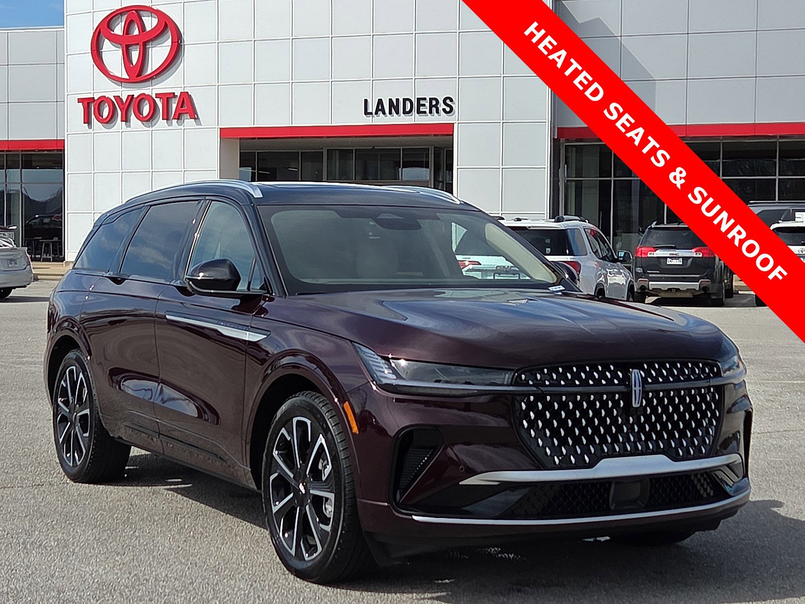 Used 2025 Lincoln Nautilus Reserve image 1