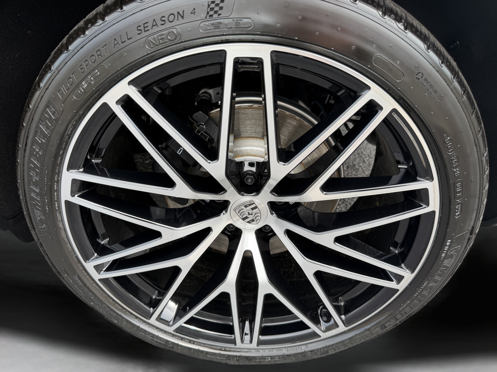 New 2026 Porsche Macan AWD/4WD image 9