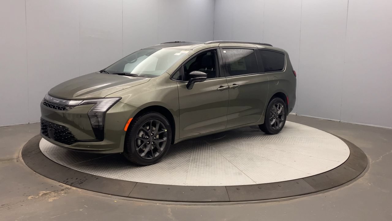 New 2027 Chrysler Pacifica Limited AWD/4WD image 9