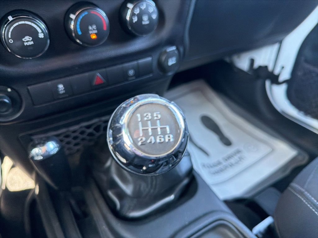 Used 2017 Jeep Wrangler Sahara w/ Connectivity Group image 29