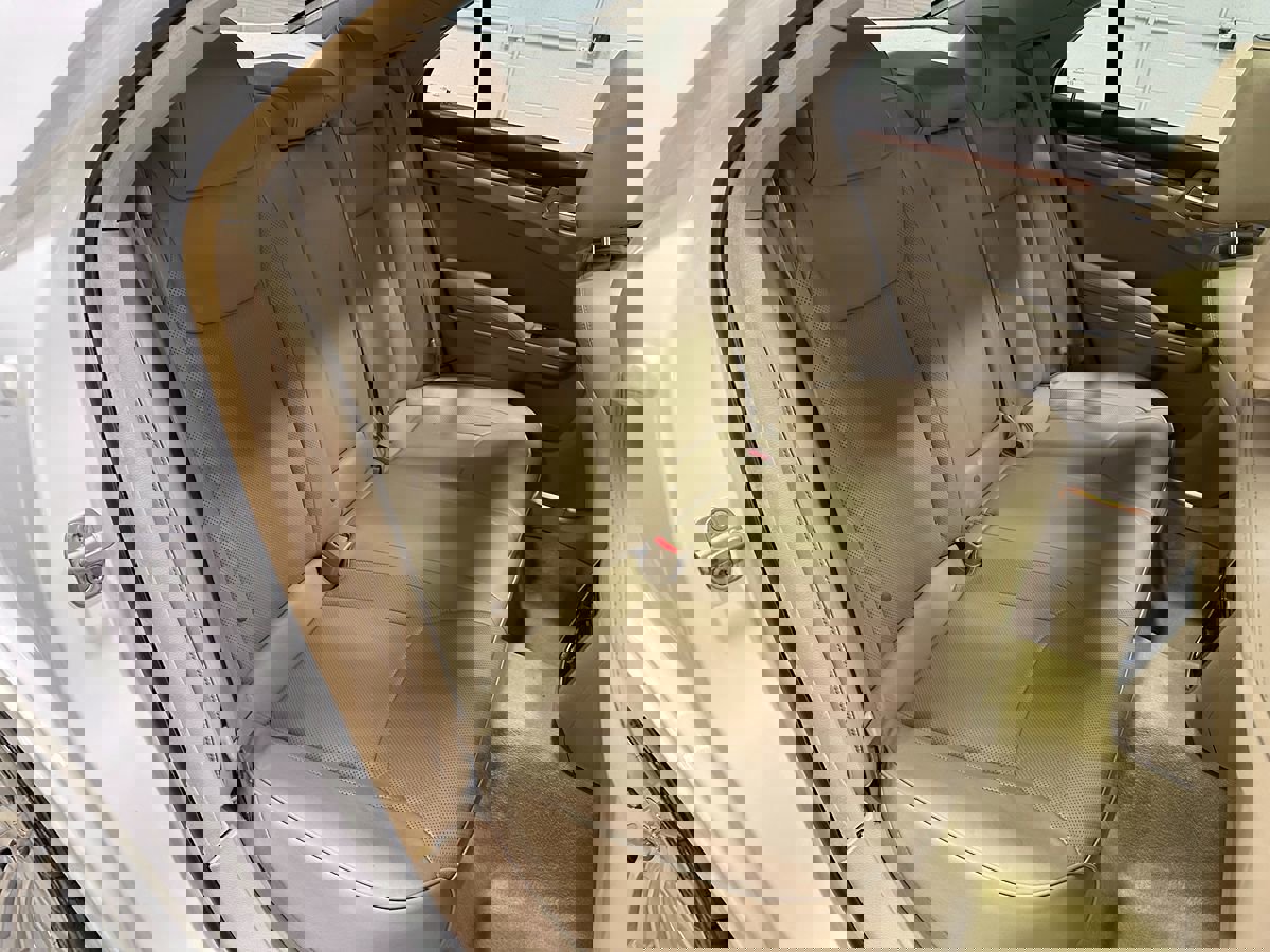 Used 2013 Chrysler 300 C w/ Light Group image 17