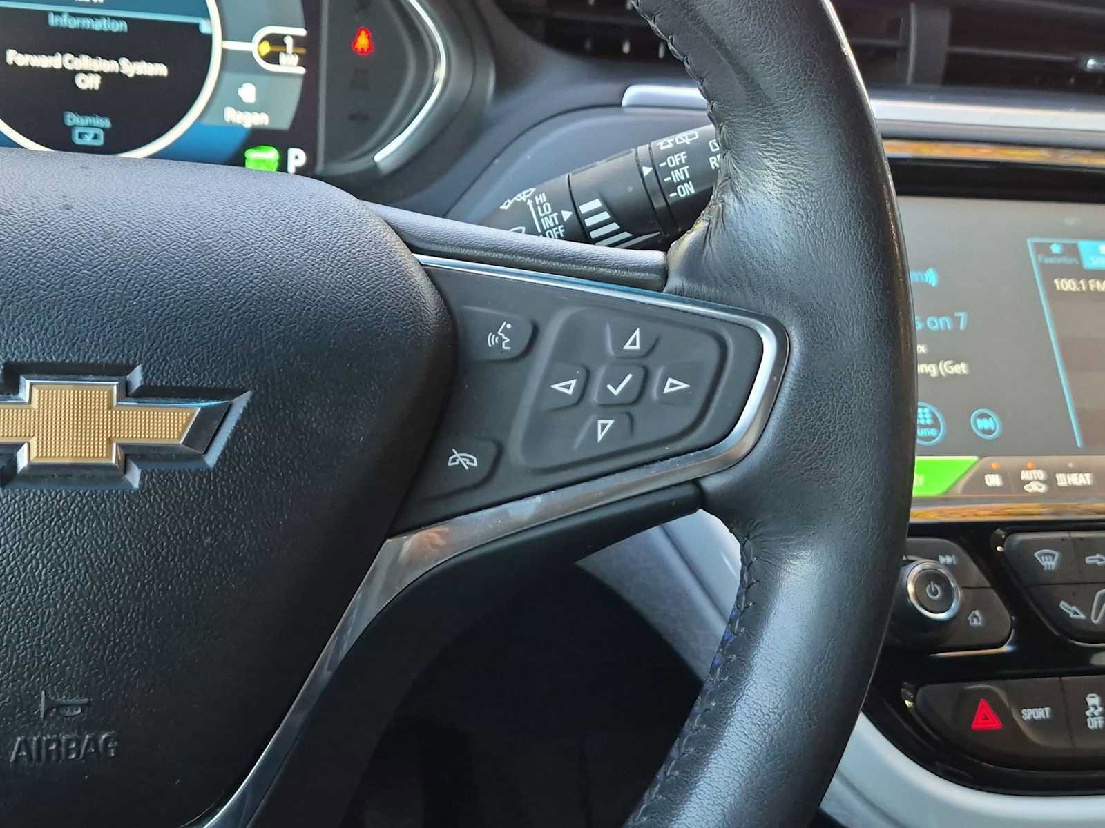 Used 2019 Chevrolet Bolt Premier w/ Infotainment Package FWD image 25