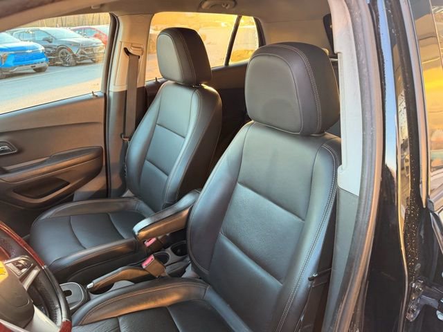 Used 2021 Chevrolet Trax LT w/ Redline Edition image 10