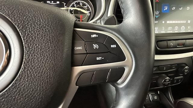 Used 2018 Jeep Cherokee Latitude Plus w/ Comfort/Convenience Group AWD/4WD image 16