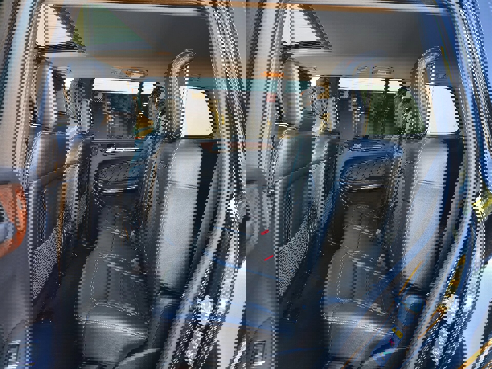 Used 2015 Mercedes-Benz GL 550 4MATIC image 26