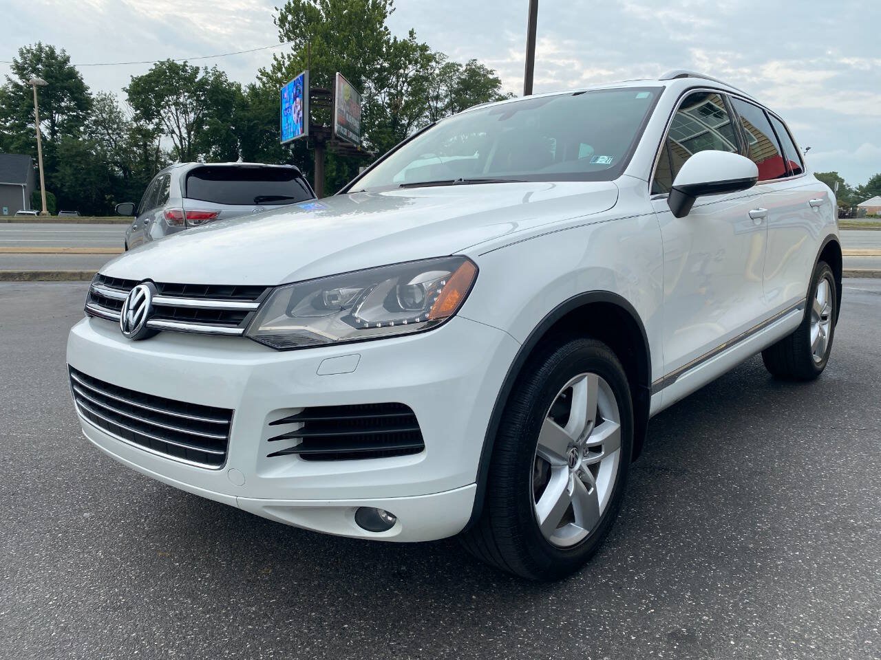 Used 2014 Volkswagen Touareg TDI AWD/4WD image 7