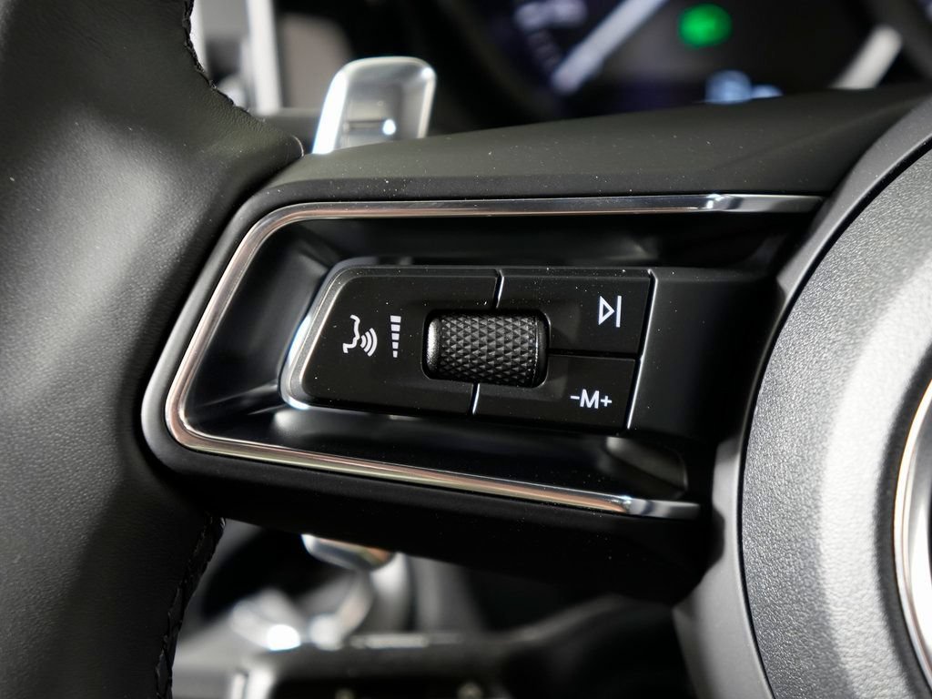 Certified 2026 Porsche Macan AWD/4WD image 23