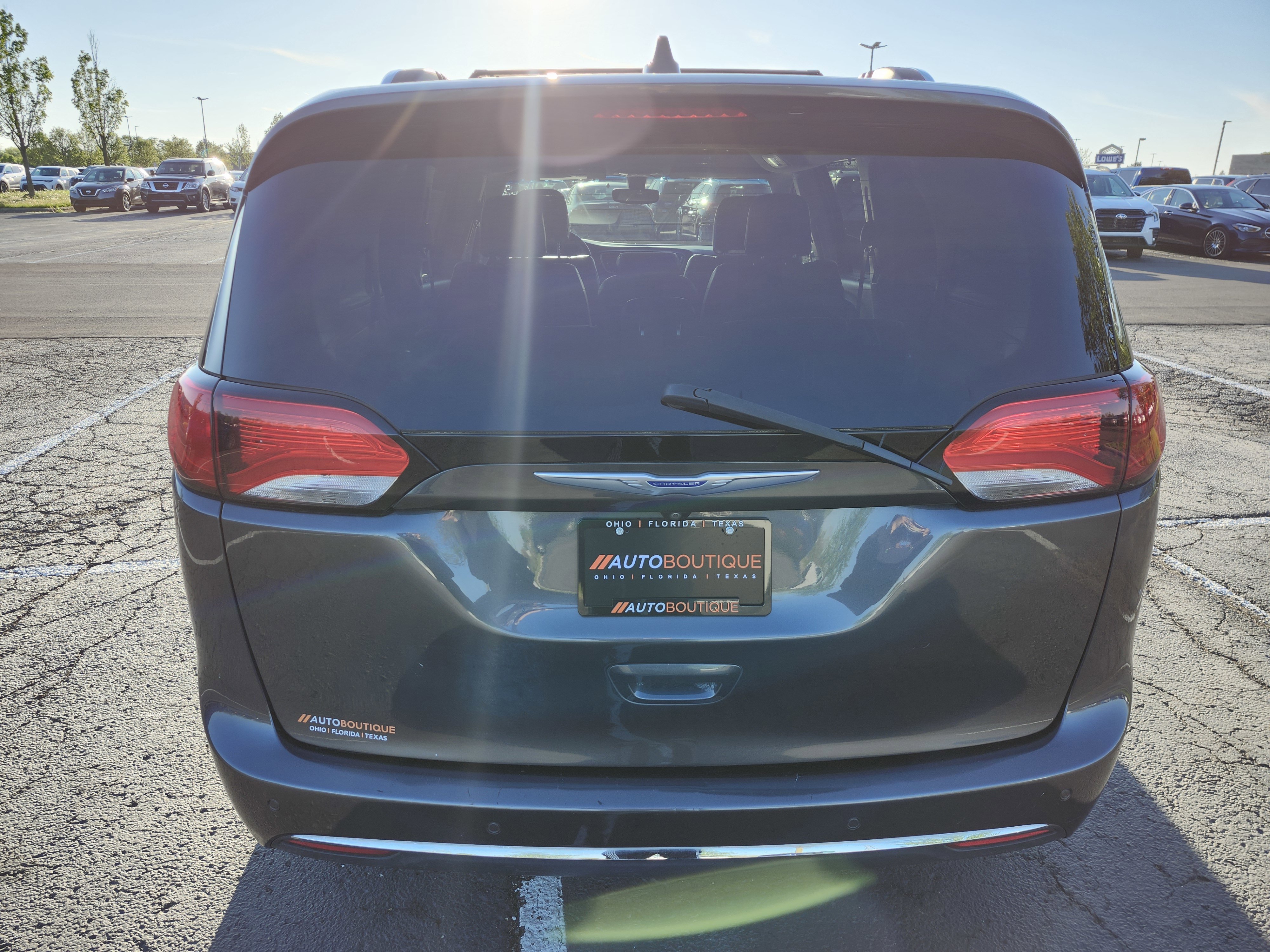 Used 2019 Chrysler Pacifica Touring-L FWD image 16
