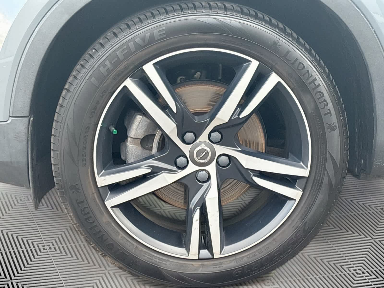 Used 2021 Volvo XC40 T5 R-Design w/ Climate Package AWD/4WD image 32