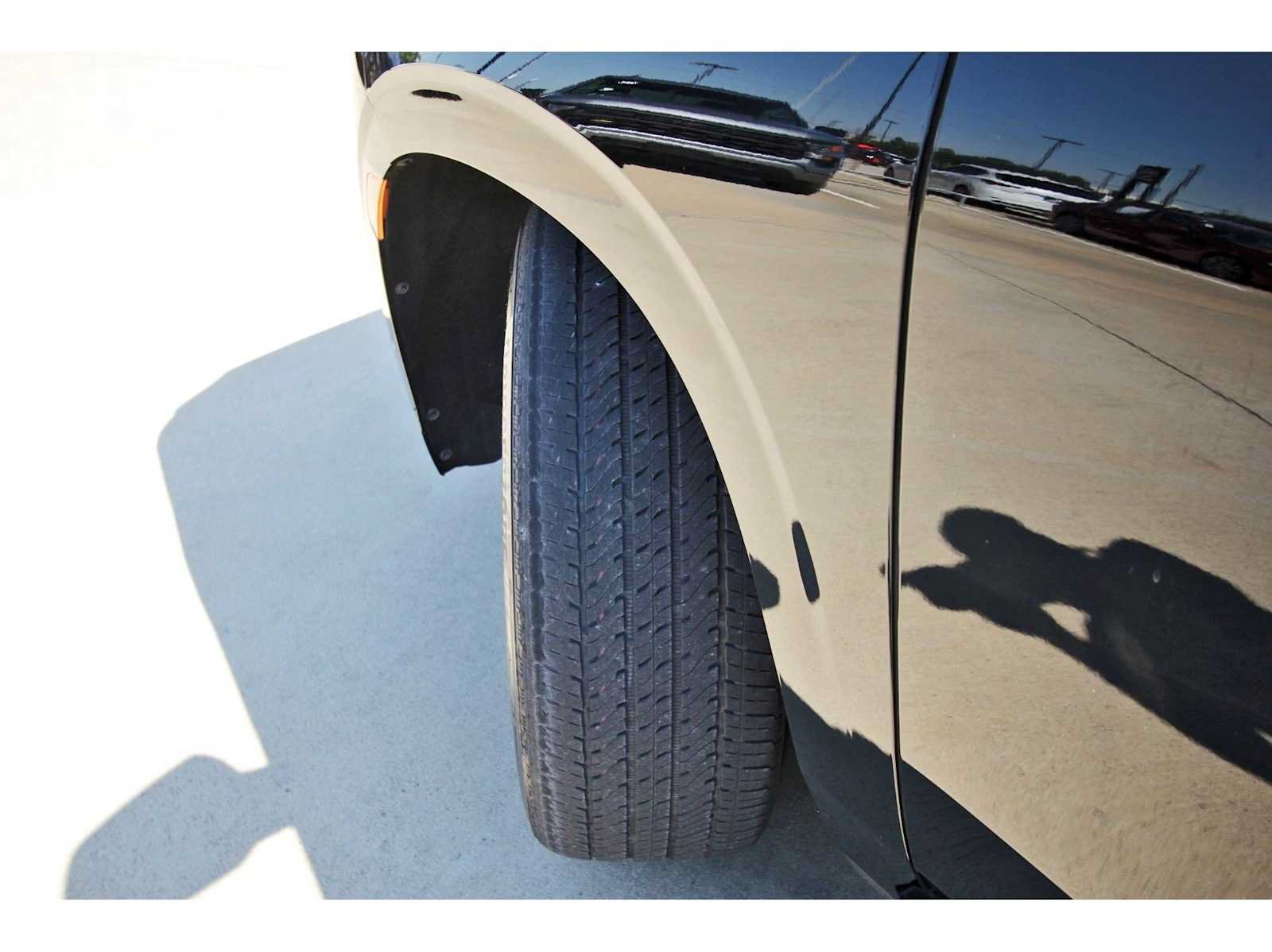 Used 2024 Cadillac Escalade Sport Platinum w/ LPO, ONYX Package AWD/4WD image 31
